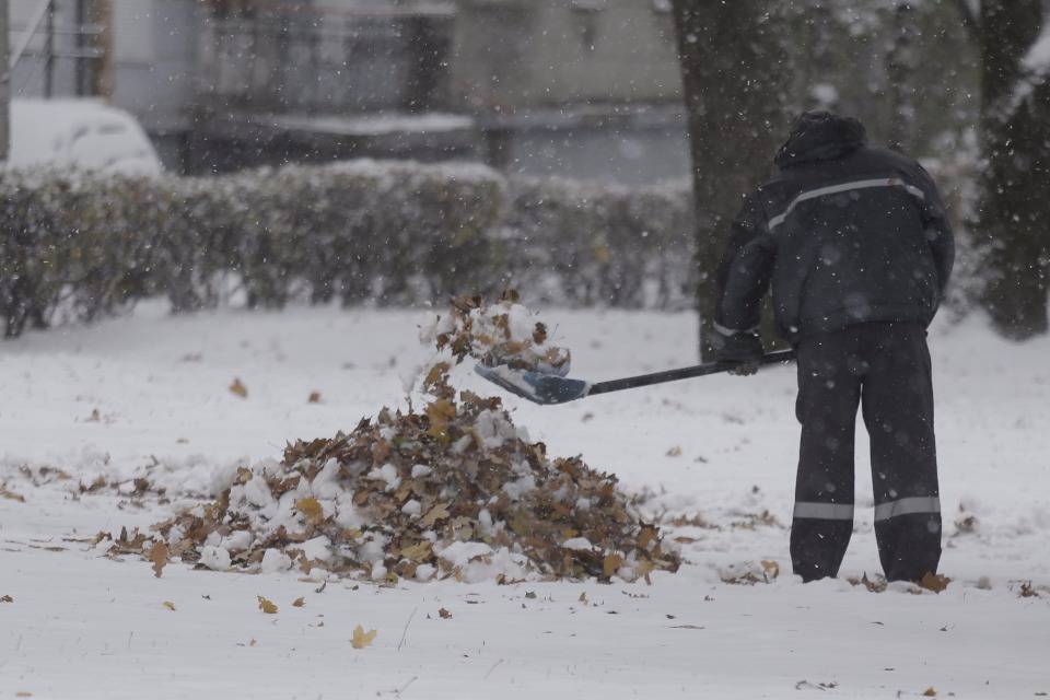 Не ждали. В Пскове выпал первый снег Не ждали. В Пскове выпал первый снег