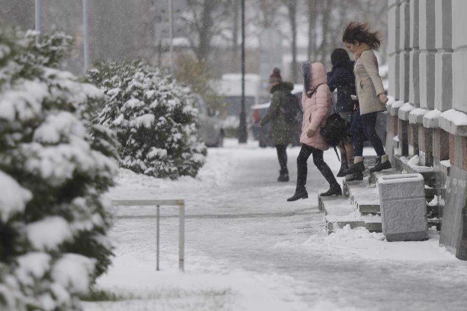 Не ждали. В Пскове выпал первый снег Не ждали. В Пскове выпал первый снег