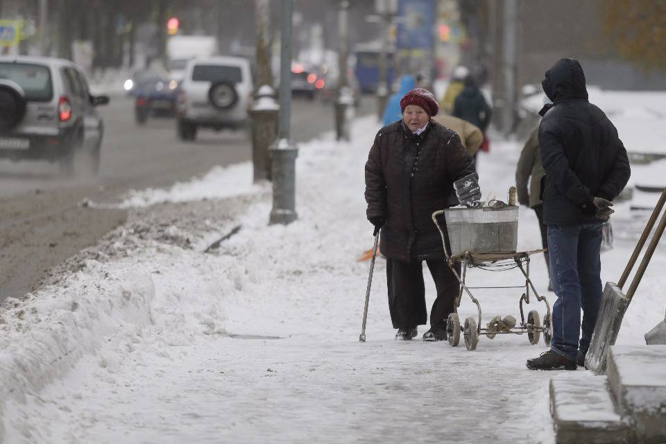 Не ждали. В Пскове выпал первый снег Не ждали. В Пскове выпал первый снег