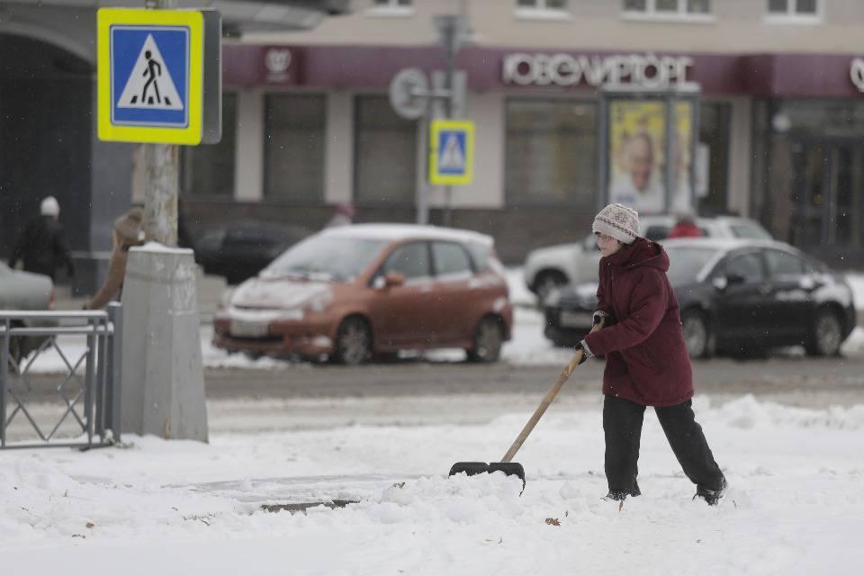 Не ждали. В Пскове выпал первый снег Не ждали. В Пскове выпал первый снег