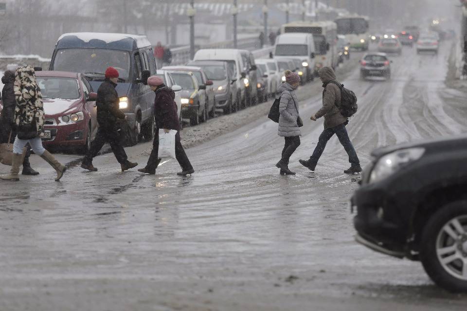 Не ждали. В Пскове выпал первый снег Не ждали. В Пскове выпал первый снег