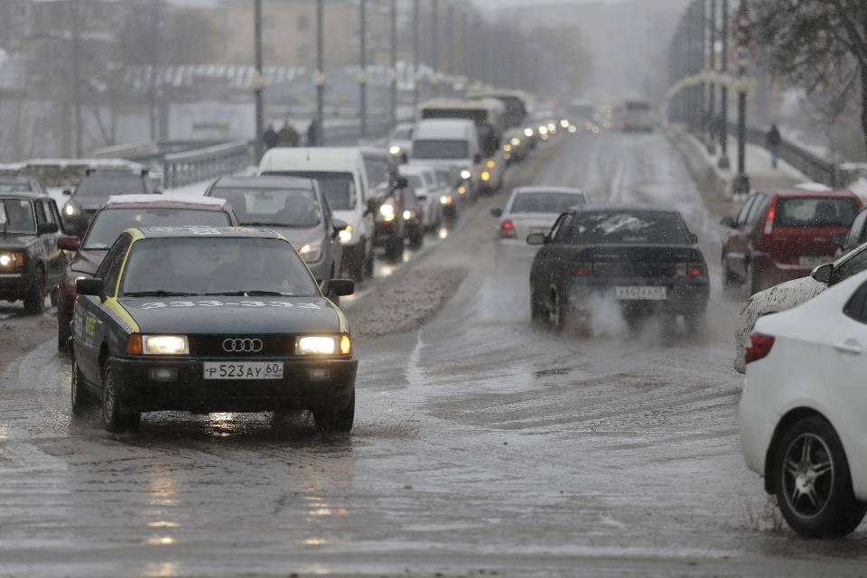 Не ждали. В Пскове выпал первый снег Не ждали. В Пскове выпал первый снег