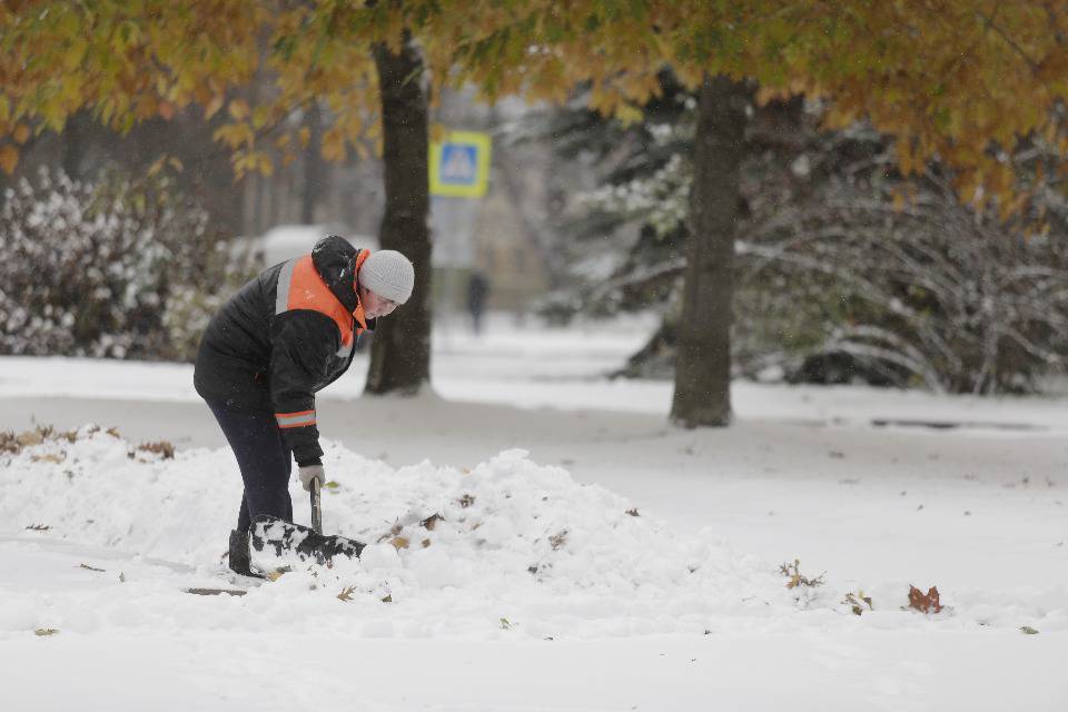 Не ждали. В Пскове выпал первый снег Не ждали. В Пскове выпал первый снег