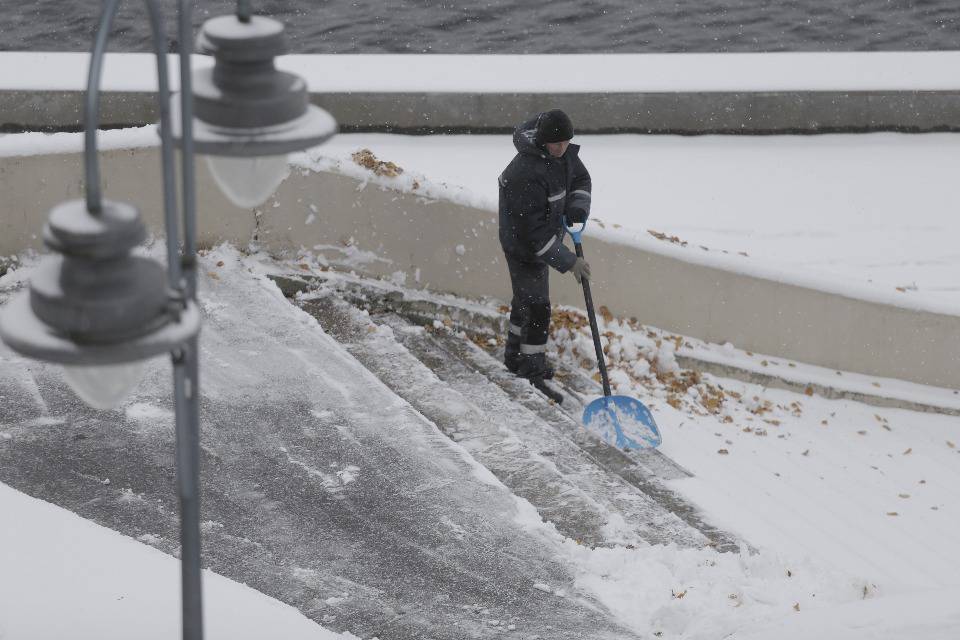 Не ждали. В Пскове выпал первый снег Не ждали. В Пскове выпал первый снег