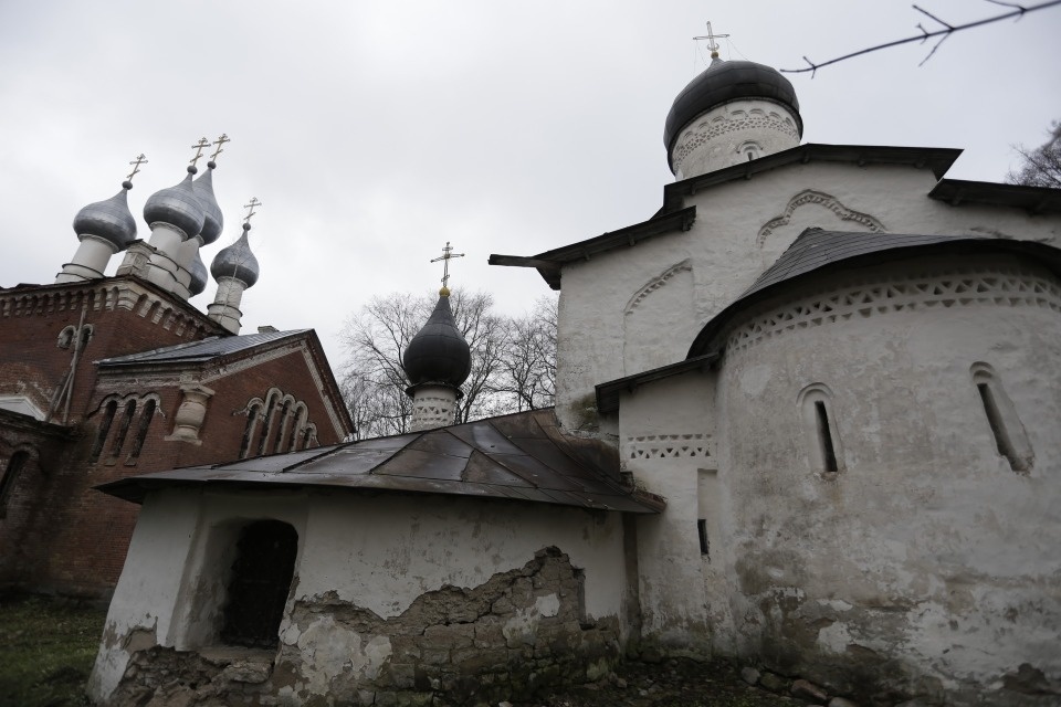 Кто спасает фрески в Мелётово