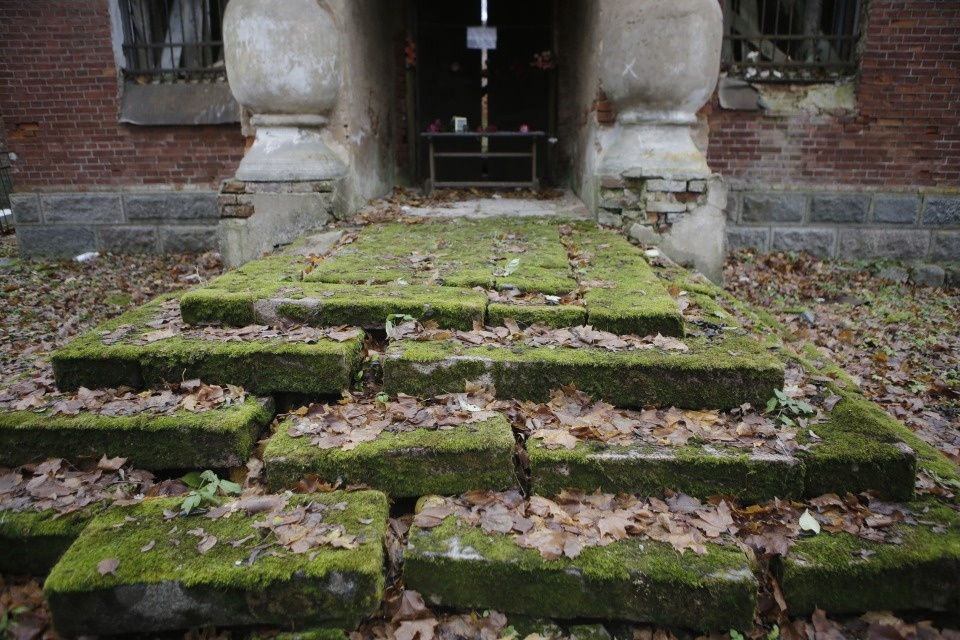 Кто спасает фрески в Мелётово