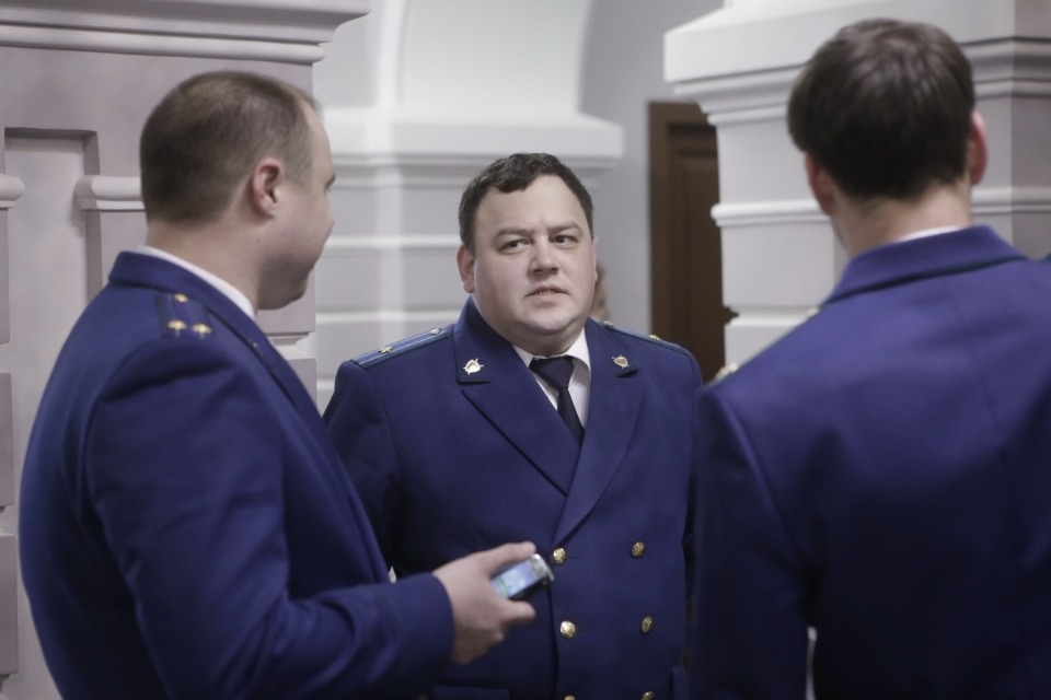 Работников прокуратуры чествуют в псковском драмтеатре