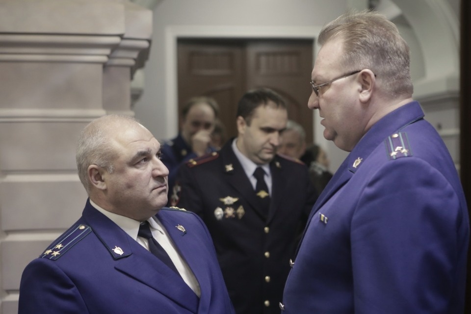 Работников прокуратуры чествуют в псковском драмтеатре