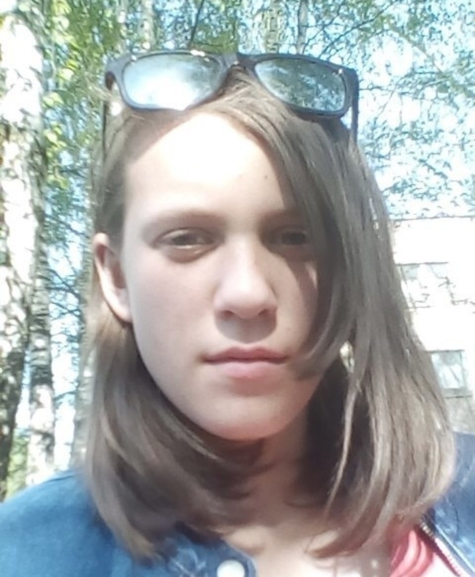 Девочку в блестящей шапке ищут в Псковской области (ФОТО)