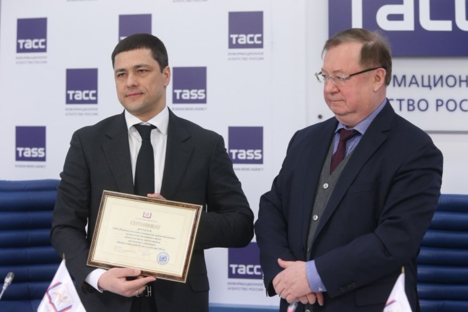 Российский книжный союз подарил областной библиотеке сертификат на 500 книг