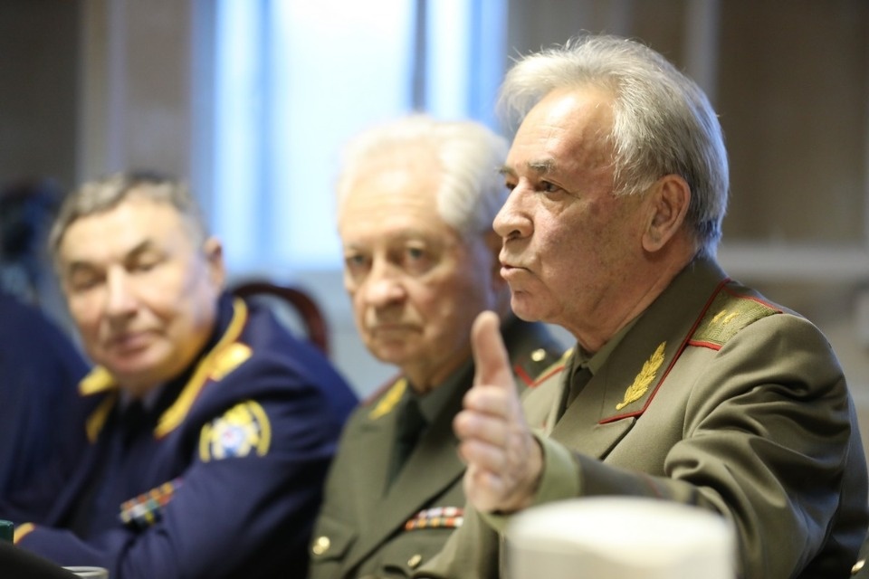 Михаил Ведерников обсудил поддержку ветеранов и патриотическое воспитание с членами Собрания высшего офицерского состава