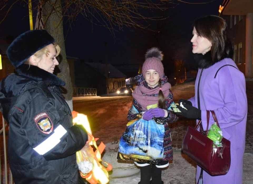 Себежские гаишники подарили водителям белоснежных ангелов Себежские гаишники подарили водителям белоснежных ангелов