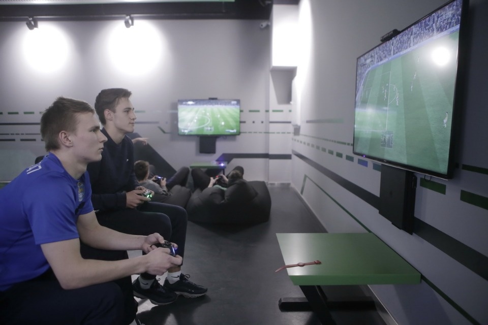 Лучших киберфутболистов наградили в Пскове