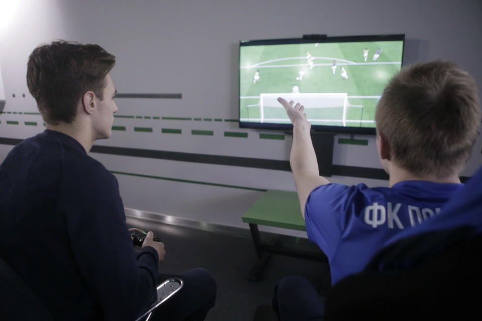 Лучших киберфутболистов наградили в Пскове