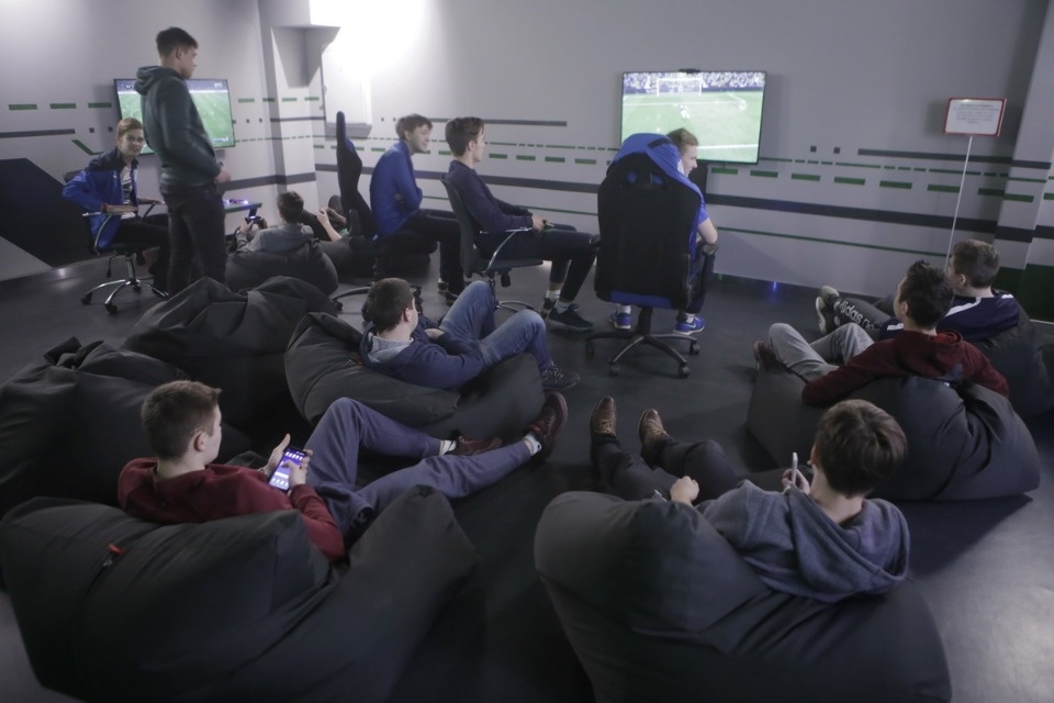 Лучших киберфутболистов наградили в Пскове