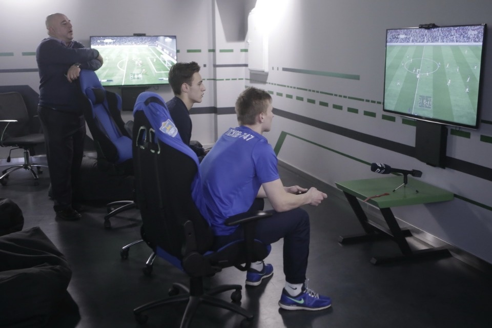 Лучших киберфутболистов наградили в Пскове