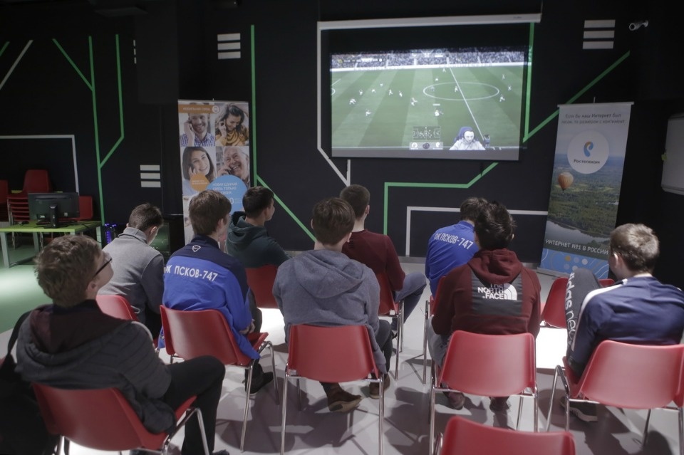 Лучших киберфутболистов наградили в Пскове
