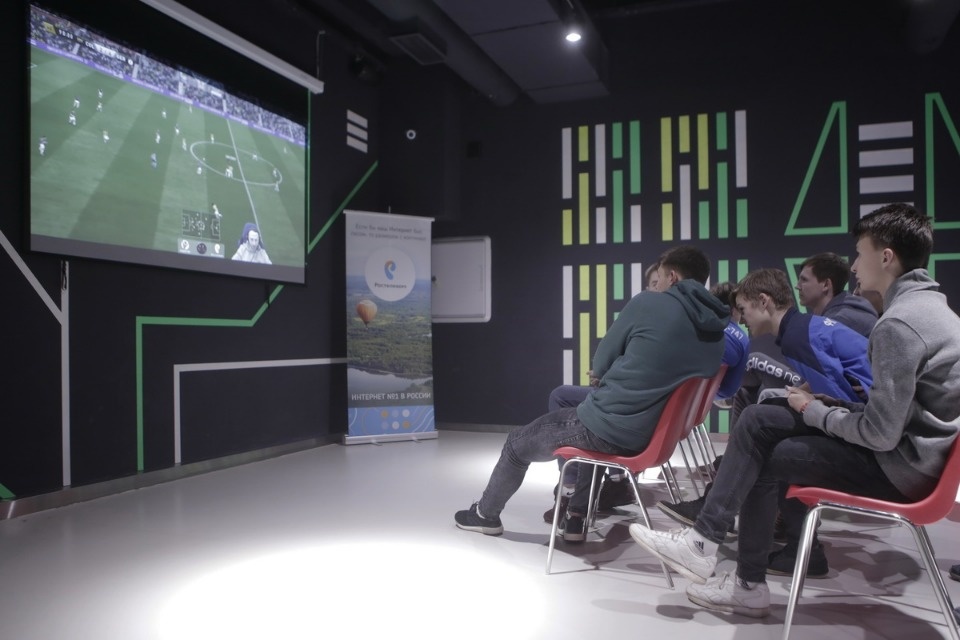 Лучших киберфутболистов наградили в Пскове