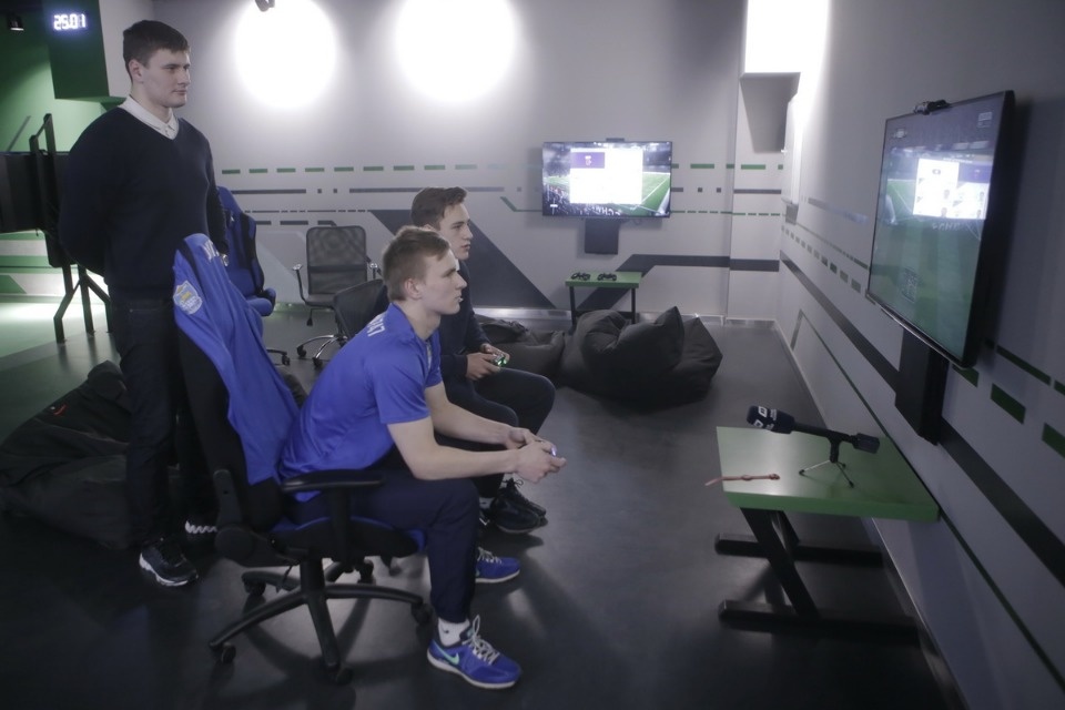 Лучших киберфутболистов наградили в Пскове