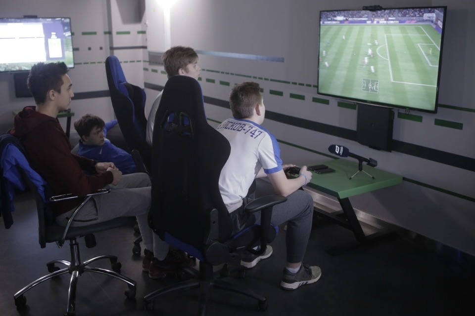 Лучших киберфутболистов наградили в Пскове