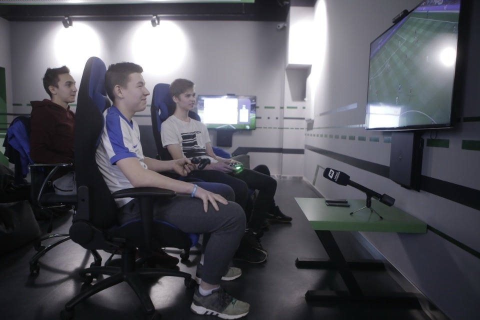 Лучших киберфутболистов наградили в Пскове