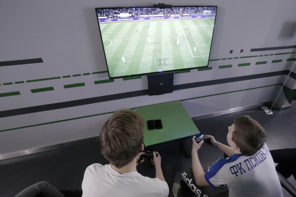 Лучших киберфутболистов наградили в Пскове