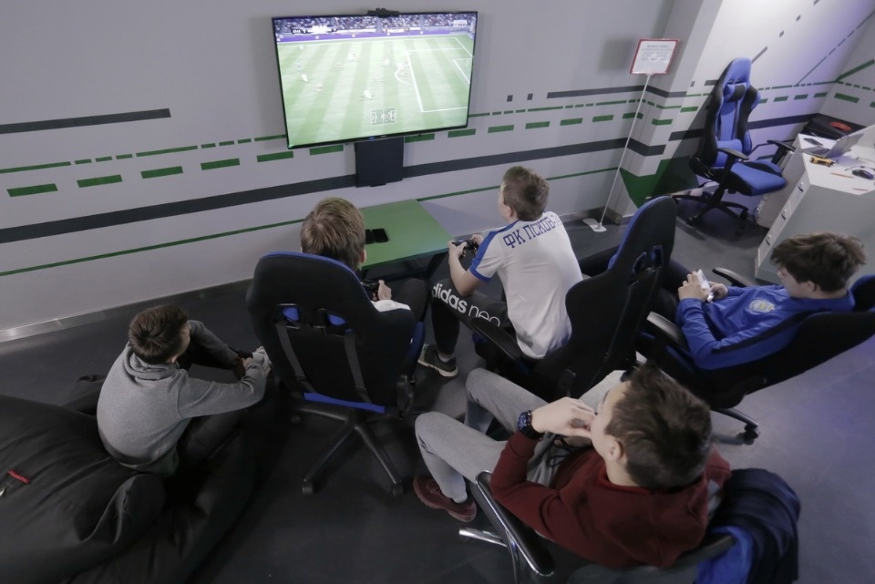 Лучших киберфутболистов наградили в Пскове