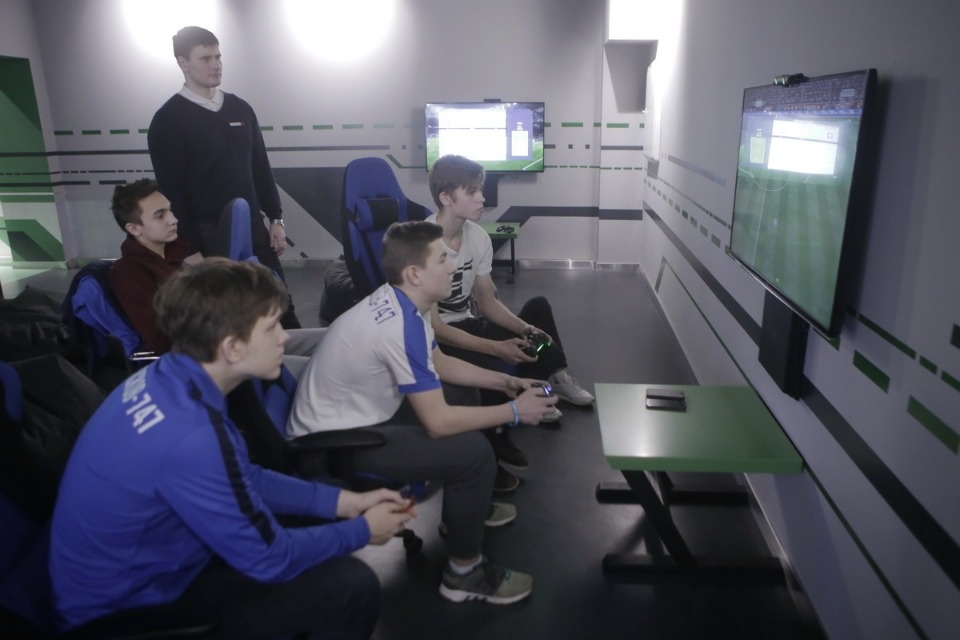 Лучших киберфутболистов наградили в Пскове