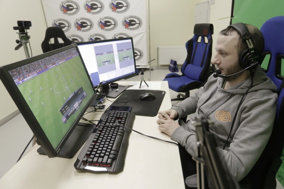 Лучших киберфутболистов наградили в Пскове