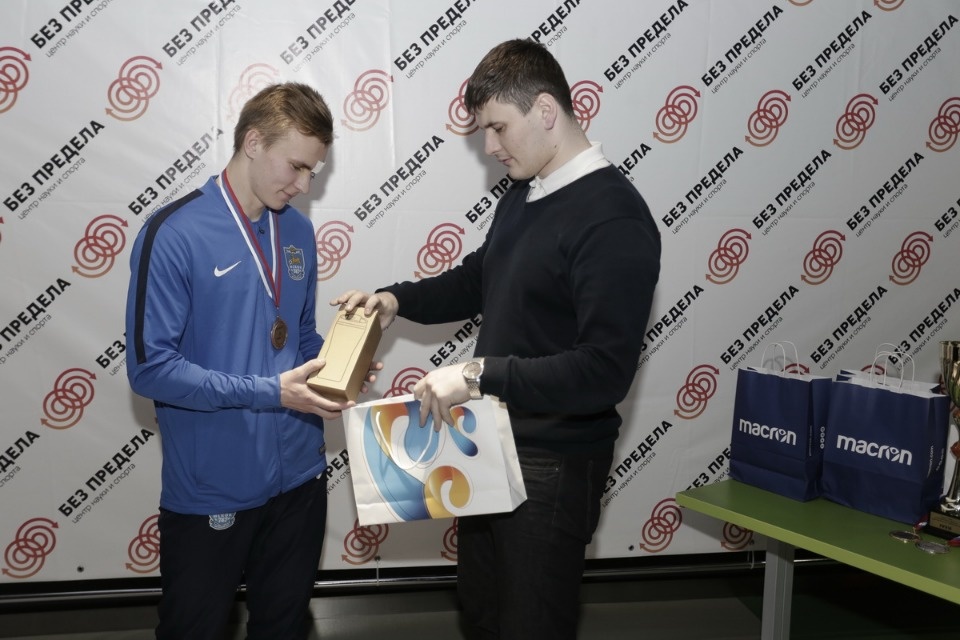 Лучших киберфутболистов наградили в Пскове