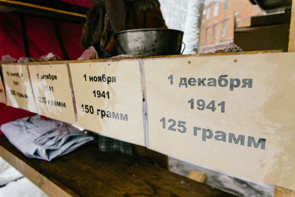 Псковичей накормили блокадным хлебом