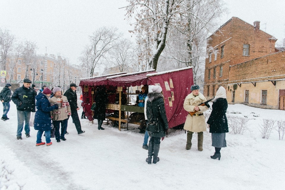 Псковичей накормили блокадным хлебом