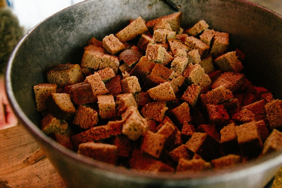 Псковичей накормили блокадным хлебом