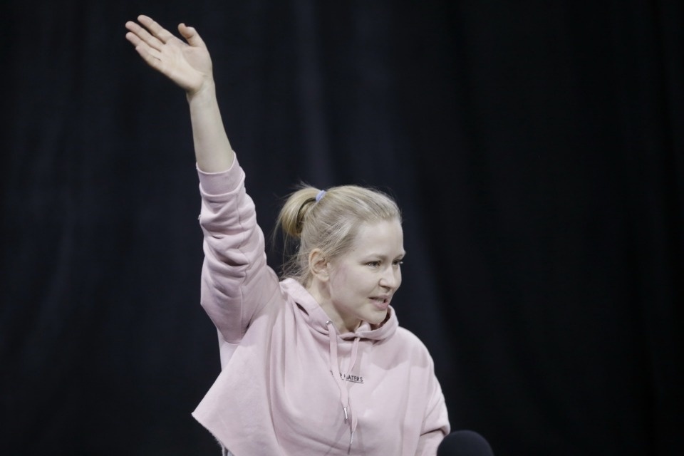 Юлия Пересильд встретилась с молодежью в Псковском театре Юлия Пересильд встретилась с молодежью в Псковском театре