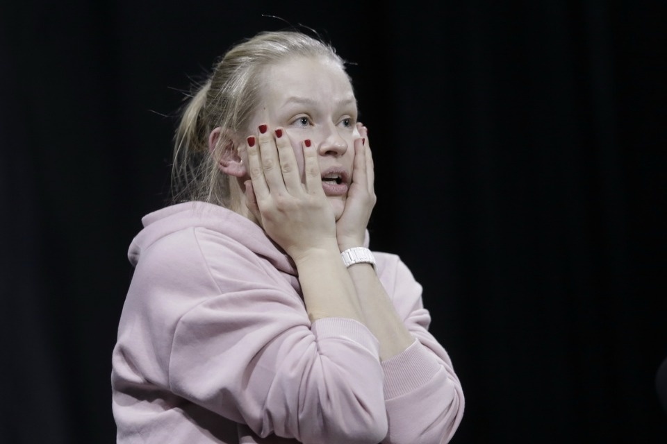 Юлия Пересильд встретилась с молодежью в Псковском театре Юлия Пересильд встретилась с молодежью в Псковском театре