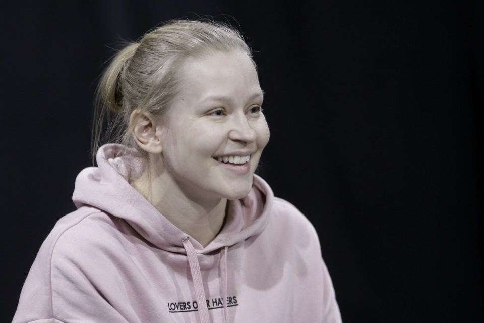 Юлия Пересильд встретилась с молодежью в Псковском театре Юлия Пересильд встретилась с молодежью в Псковском театре