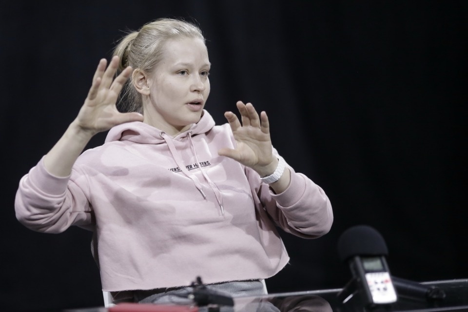 Юлия Пересильд встретилась с молодежью в Псковском театре Юлия Пересильд встретилась с молодежью в Псковском театре