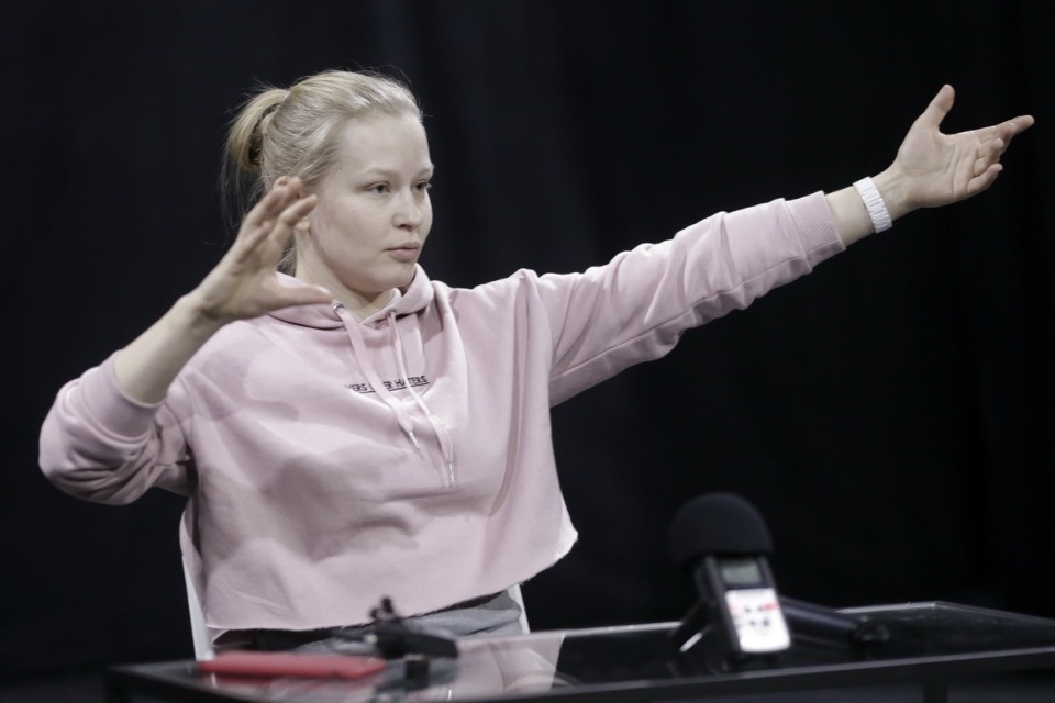 Юлия Пересильд встретилась с молодежью в Псковском театре Юлия Пересильд встретилась с молодежью в Псковском театре