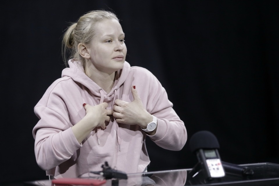 Юлия Пересильд встретилась с молодежью в Псковском театре Юлия Пересильд встретилась с молодежью в Псковском театре