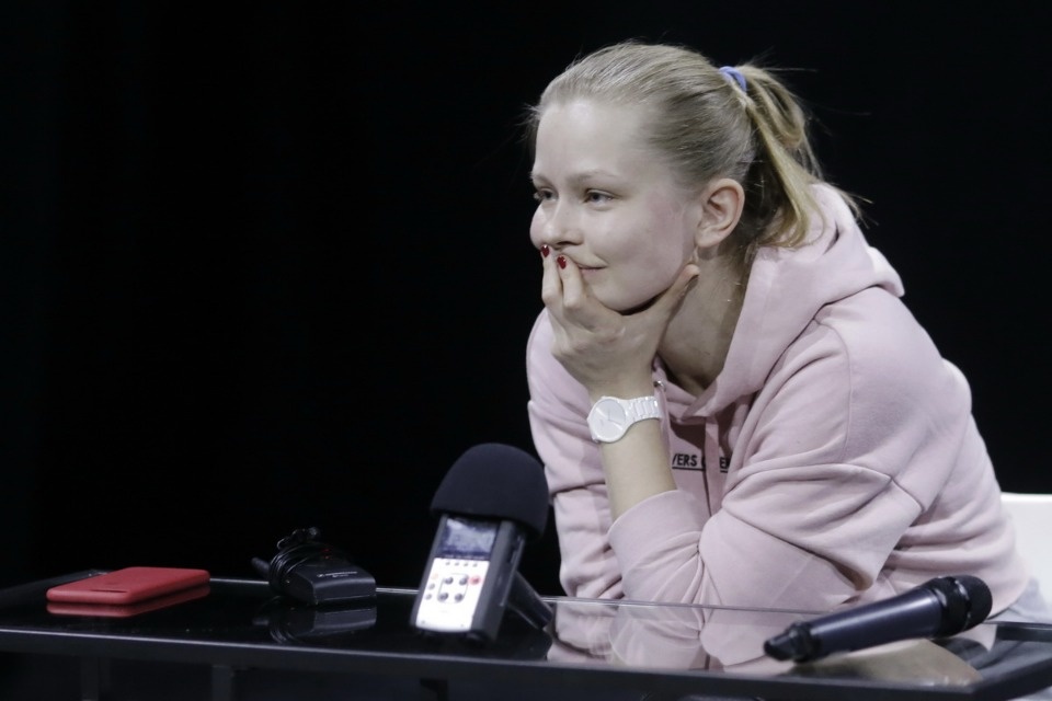 Юлия Пересильд встретилась с молодежью в Псковском театре Юлия Пересильд встретилась с молодежью в Псковском театре