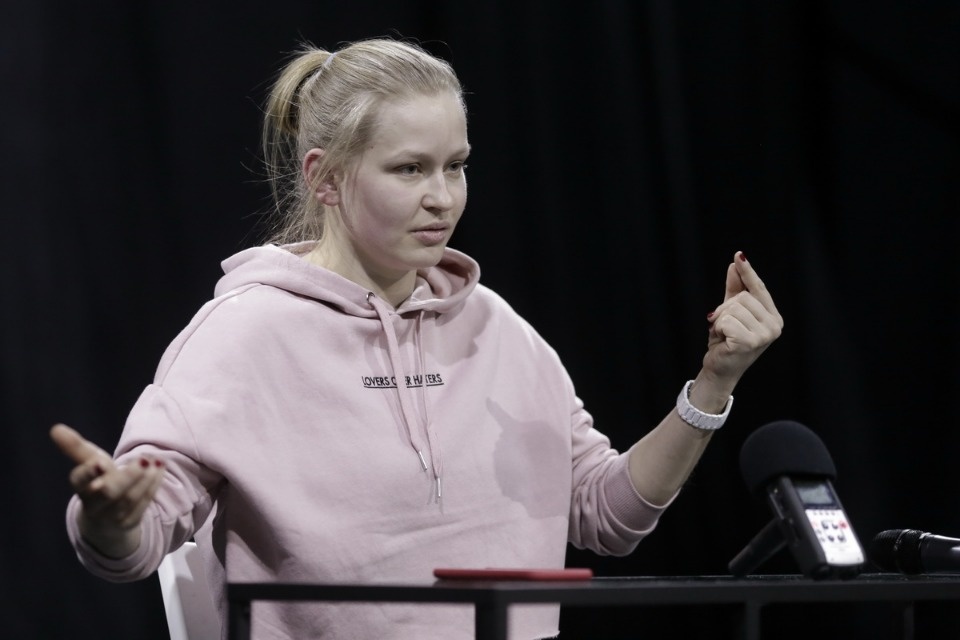 Юлия Пересильд встретилась с молодежью в Псковском театре Юлия Пересильд встретилась с молодежью в Псковском театре