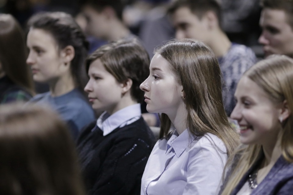 Юлия Пересильд встретилась с молодежью в Псковском театре Юлия Пересильд встретилась с молодежью в Псковском театре