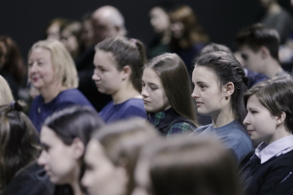 Юлия Пересильд встретилась с молодежью в Псковском театре Юлия Пересильд встретилась с молодежью в Псковском театре