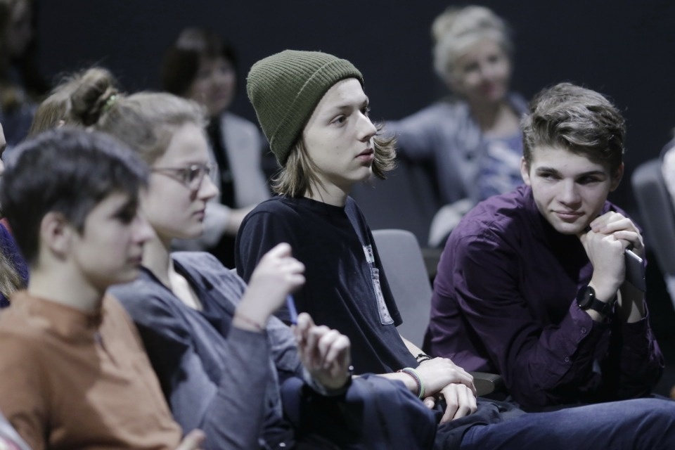 Юлия Пересильд встретилась с молодежью в Псковском театре Юлия Пересильд встретилась с молодежью в Псковском театре