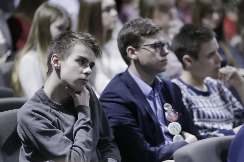 Юлия Пересильд встретилась с молодежью в Псковском театре Юлия Пересильд встретилась с молодежью в Псковском театре