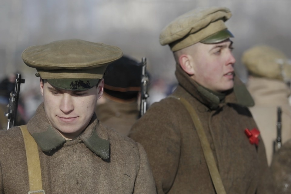 В псковских Крестах реконструировали первый бой Красной армии