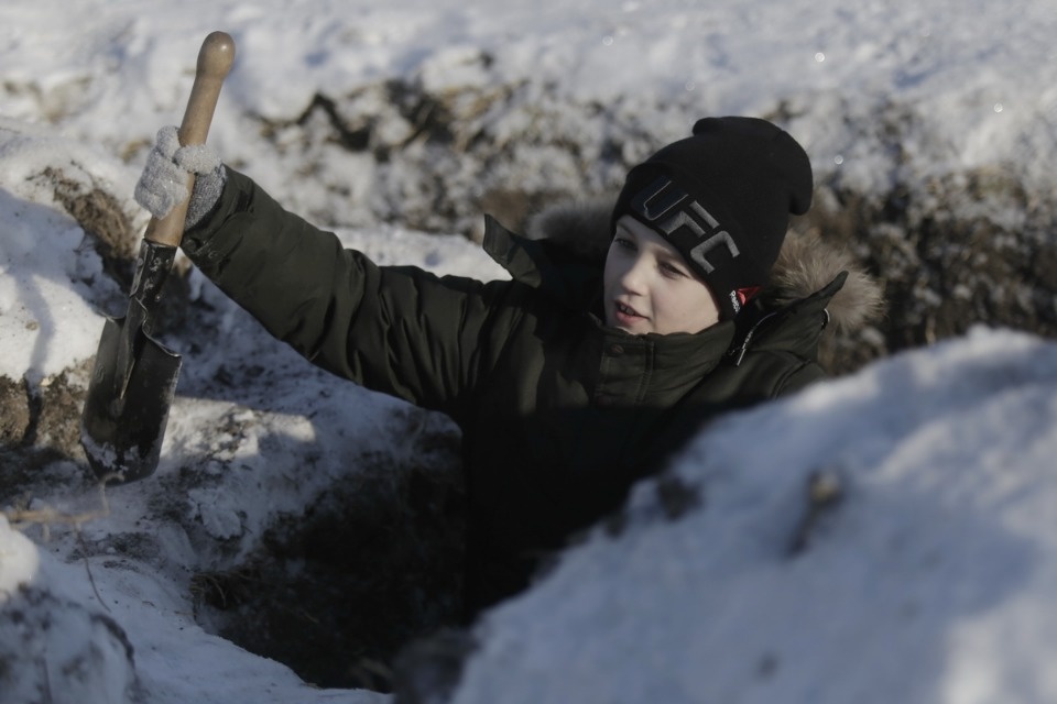 В псковских Крестах реконструировали первый бой Красной армии