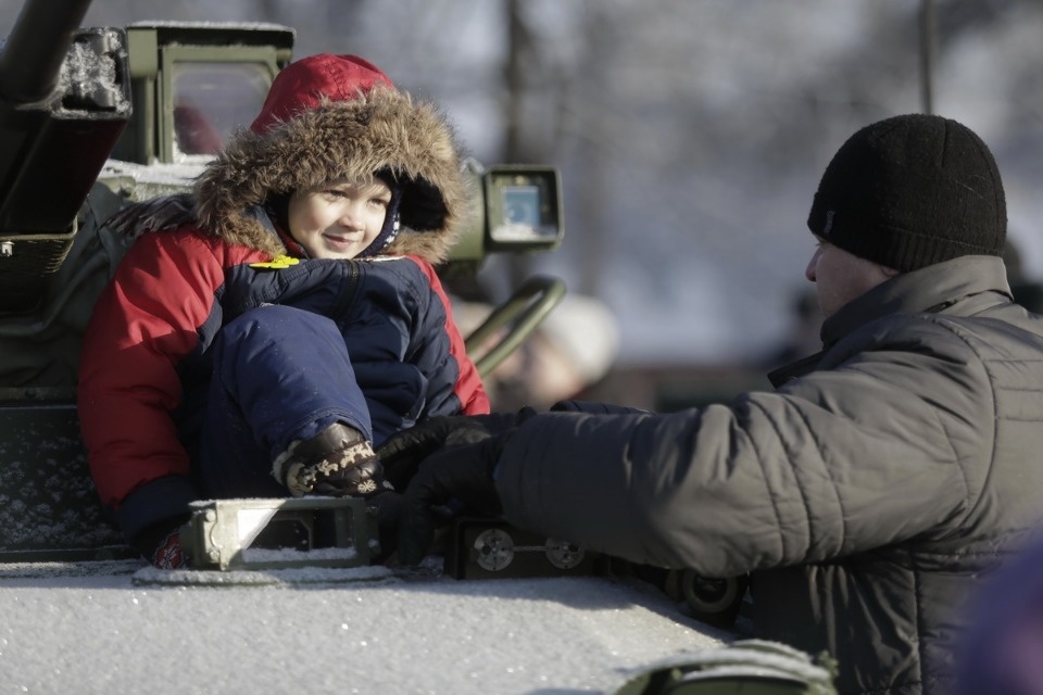 В псковских Крестах реконструировали первый бой Красной армии