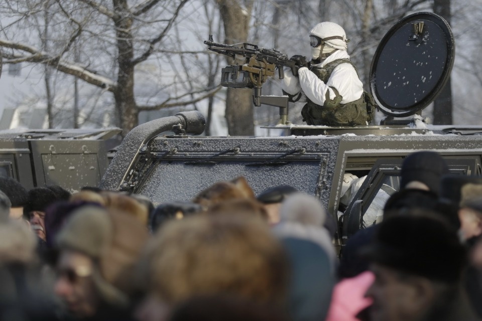 В псковских Крестах реконструировали первый бой Красной армии