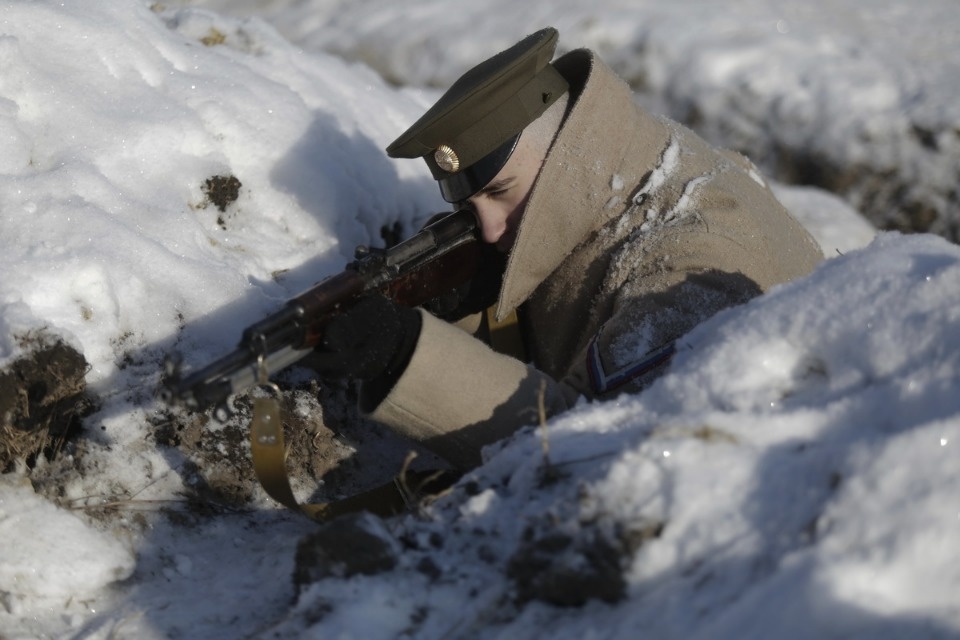 В псковских Крестах реконструировали первый бой Красной армии